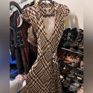 Diane Von Furstenberg Wrap Dress Sz 2  100% Silk Vintage  Late 90’s -Early 00’s